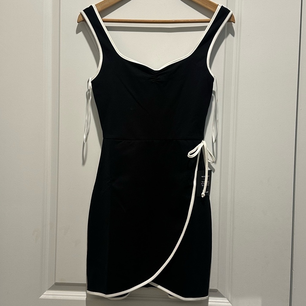 NWT lulus wrap dress with shorts